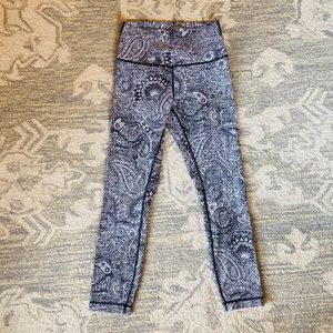 Lululemon 7/8 size 6